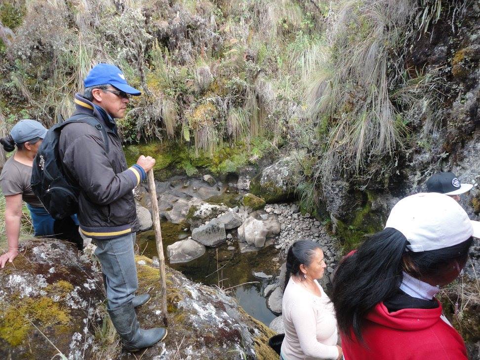 Este sábado 16 de noviembre de 2024 se ha invitado a voluntarios de la ciudad a combatir el fuego que puede afectar a las zonas de captación de agua en Nero.