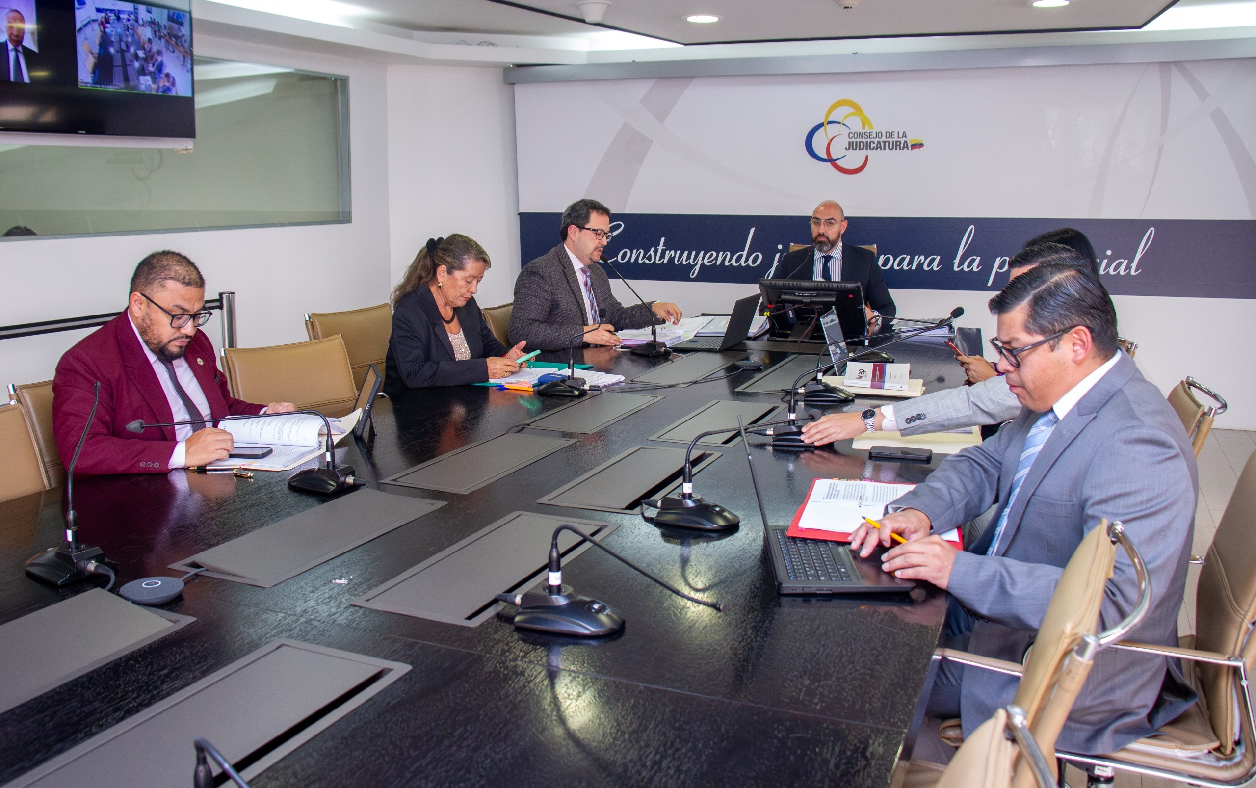El pleno del Consejo de la Judicatura nombre dos conjueces temporales para Azuay.