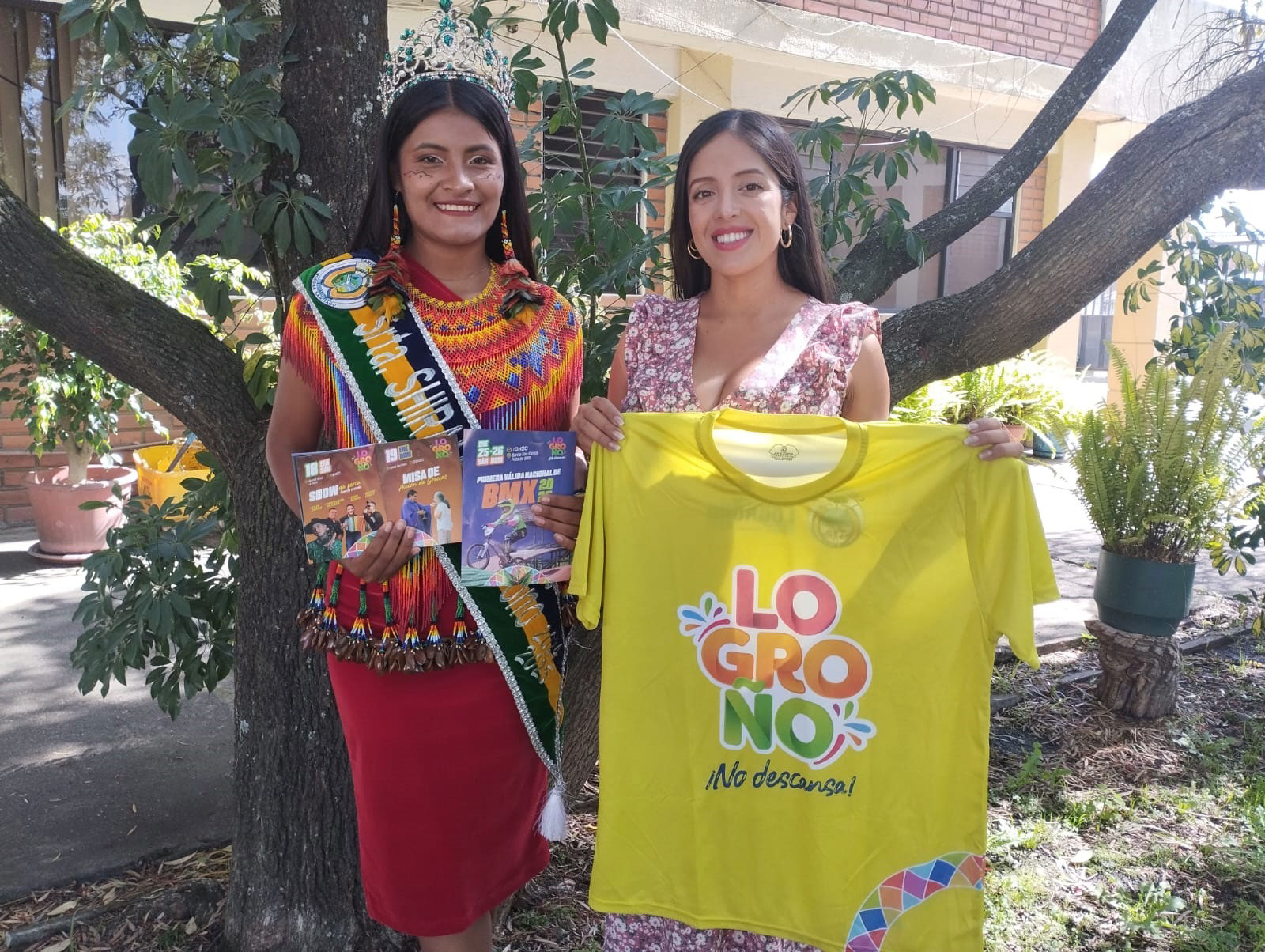 Brigith Wajarai junto con la alcaldesa Melina Barahona presentaron la agenda festiva en El Mercurio. / BPR