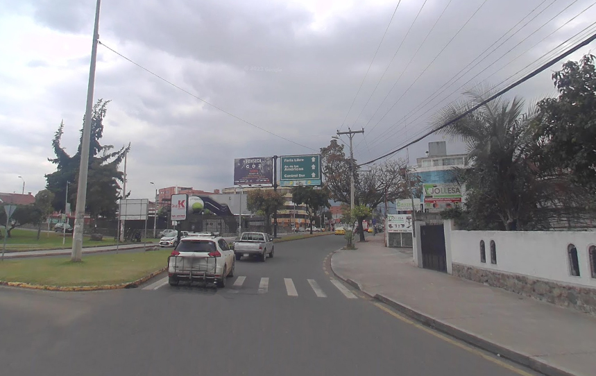 El transporte informal sin titulo habilitante, se asienta en mayor medida en la avenida Remigio Crespo de Cuenca.