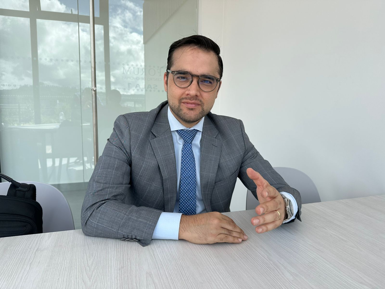 Emilio Suárez es abogado de Dundee Precious Metals (DPM) Ecuador S.A., empresa que gestiona el proyecto minero Loma Larga,