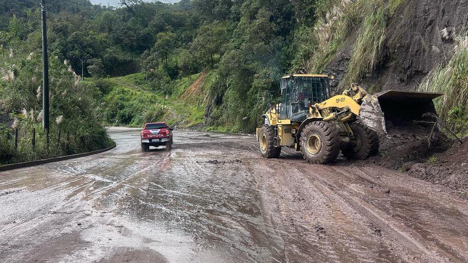Desde el sector turístico local se espera que se cumpla el ofrecimiento de darle mantenimiento a la vía Cuenca – Molleturo. /Cortesía MTOP