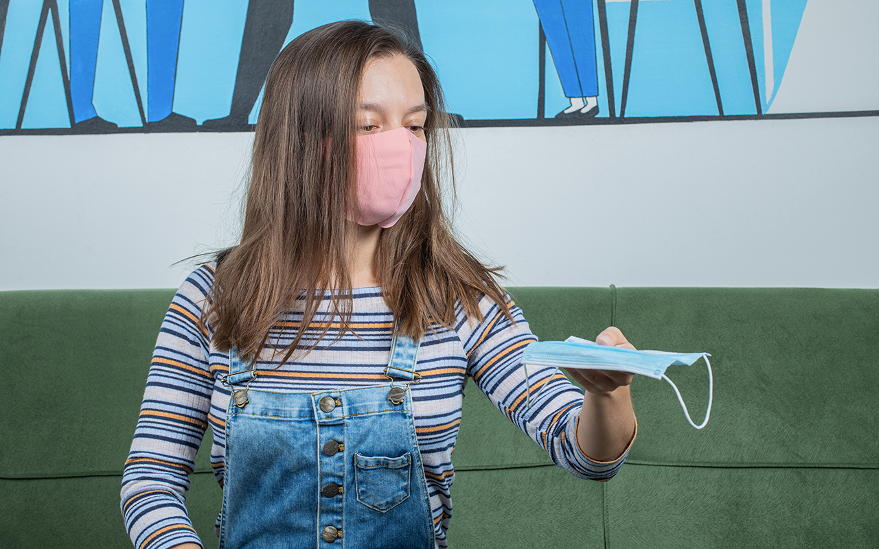 La Intendencia controla los precios a los que se venden las mascarillas en Cuenca. /Cortesía